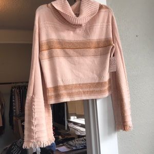 Free people sweater with wide sleeves